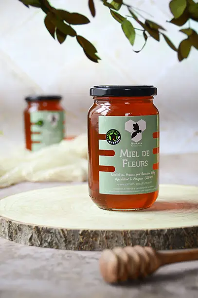 Empreinte Cocreative a désigné les étiquettes des pots de miel de Romain Apiculture.